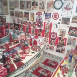Store Closed 1700 VINTAGE COKE COLLECTIBLES 