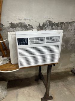 Whirlpool air conditioner 12,000 BTU