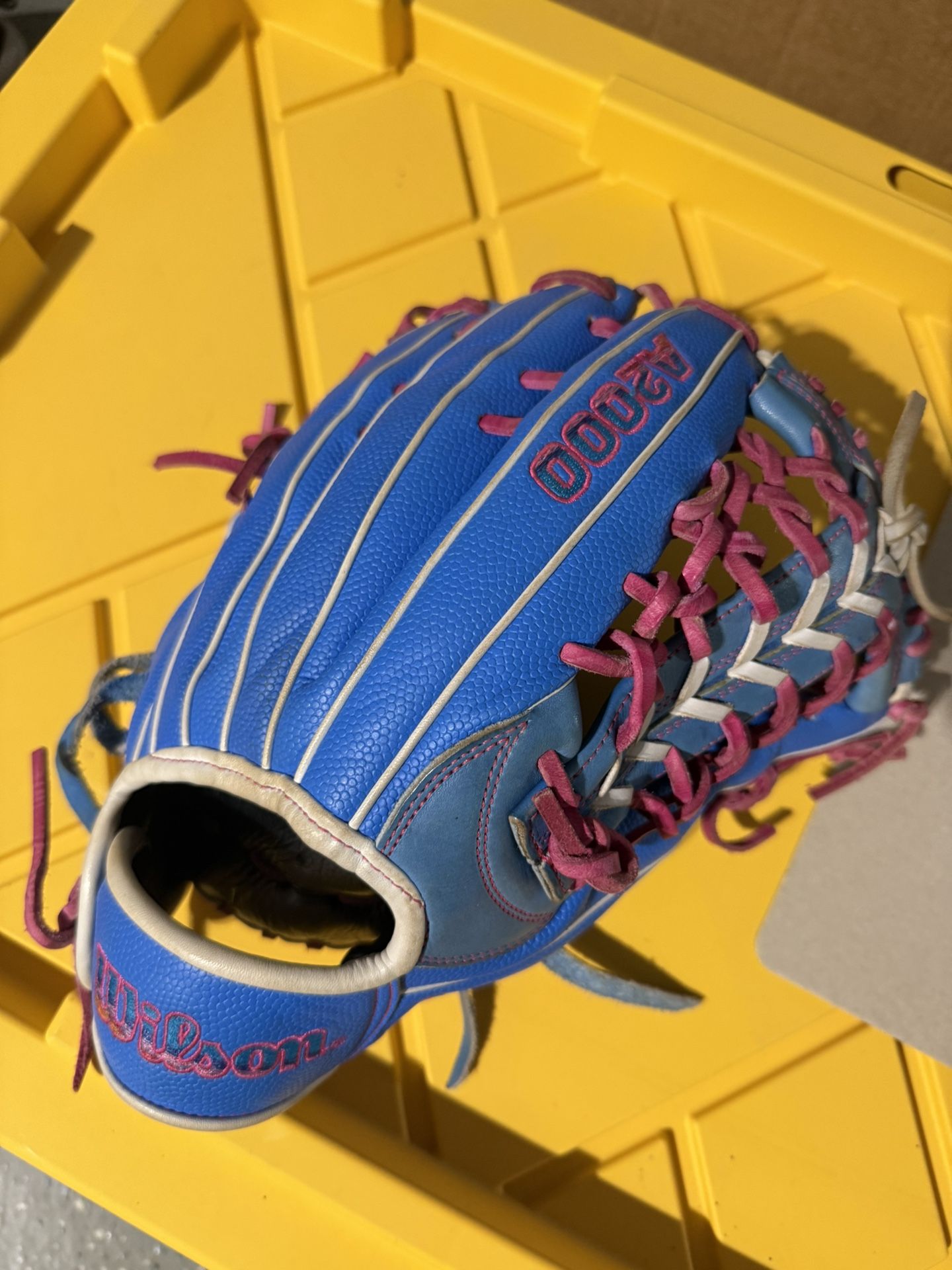 A2000 PF92 12.25” Outfielder Glove
