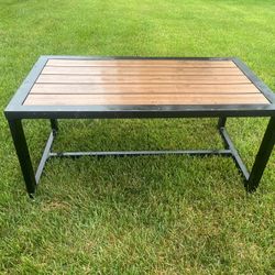 Table (Hampton Bay)