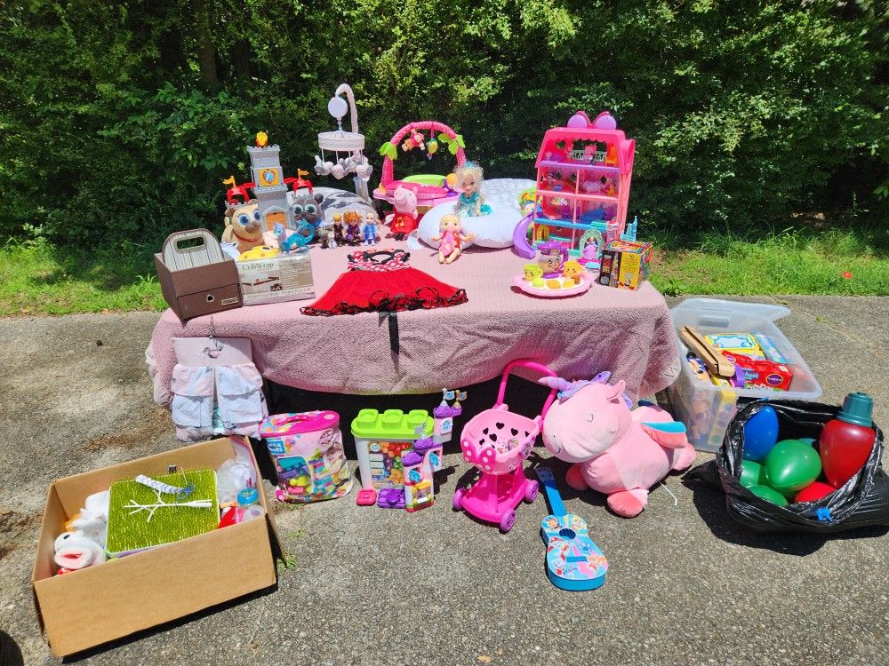 Consigning lots of Baby, Nursing, and Kids Items - Come Get The Stuff