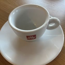 illy - Espresso Coffee Cups - 5 Original Cups and Saucers