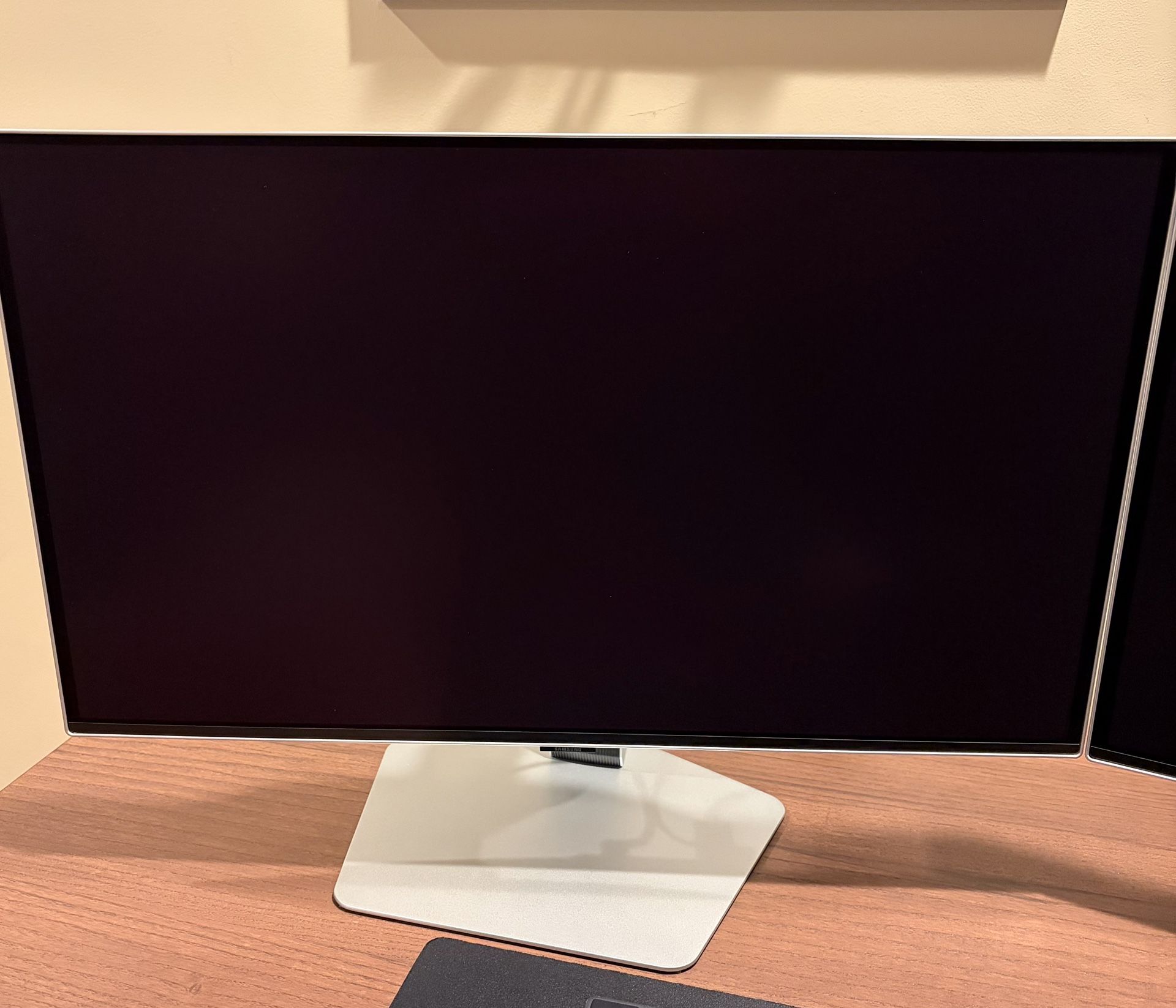 Samsung Odyssey G6 OLED 27” Gaming Monitor