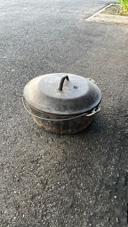 Cast Iron Dutch Oven with Lid
