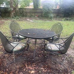 Outdoor Furniture Set - Iron Table & 4 Chairs 