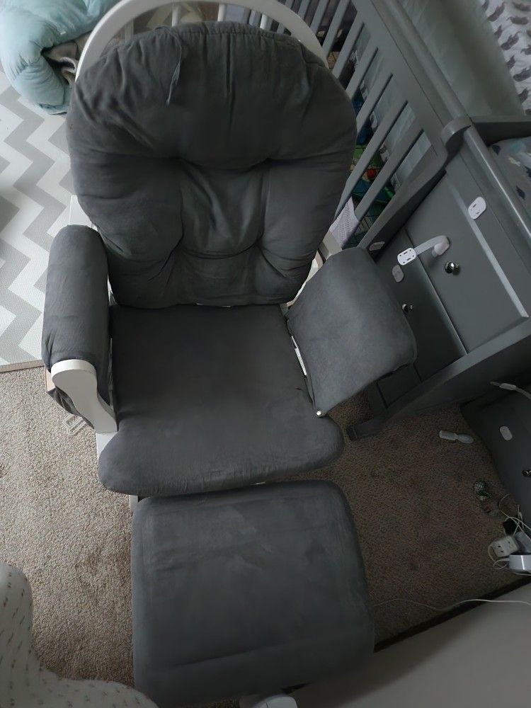 Free Rocking Chair. Needs Glue