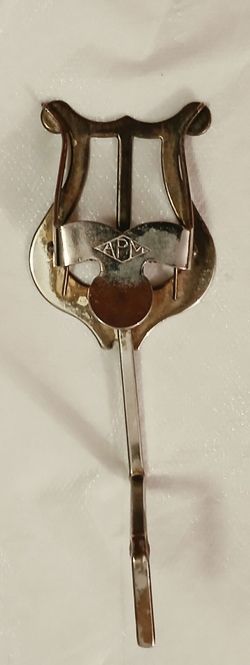 APM Lyre-Shaped Metal Music Stand Clip