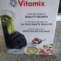 Vitamix E310 Explorian Series NIB Black