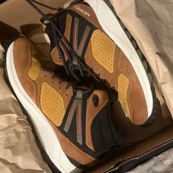 MERRELL HIKING MID BOOTS