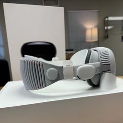 Apple Vision Pro VR Headset 256GB