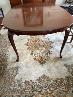 Beautiful Court queen Anne Dinning table & 8 Chairs with Xtra leaves. 
Asking $250.00 
In Coral Gables