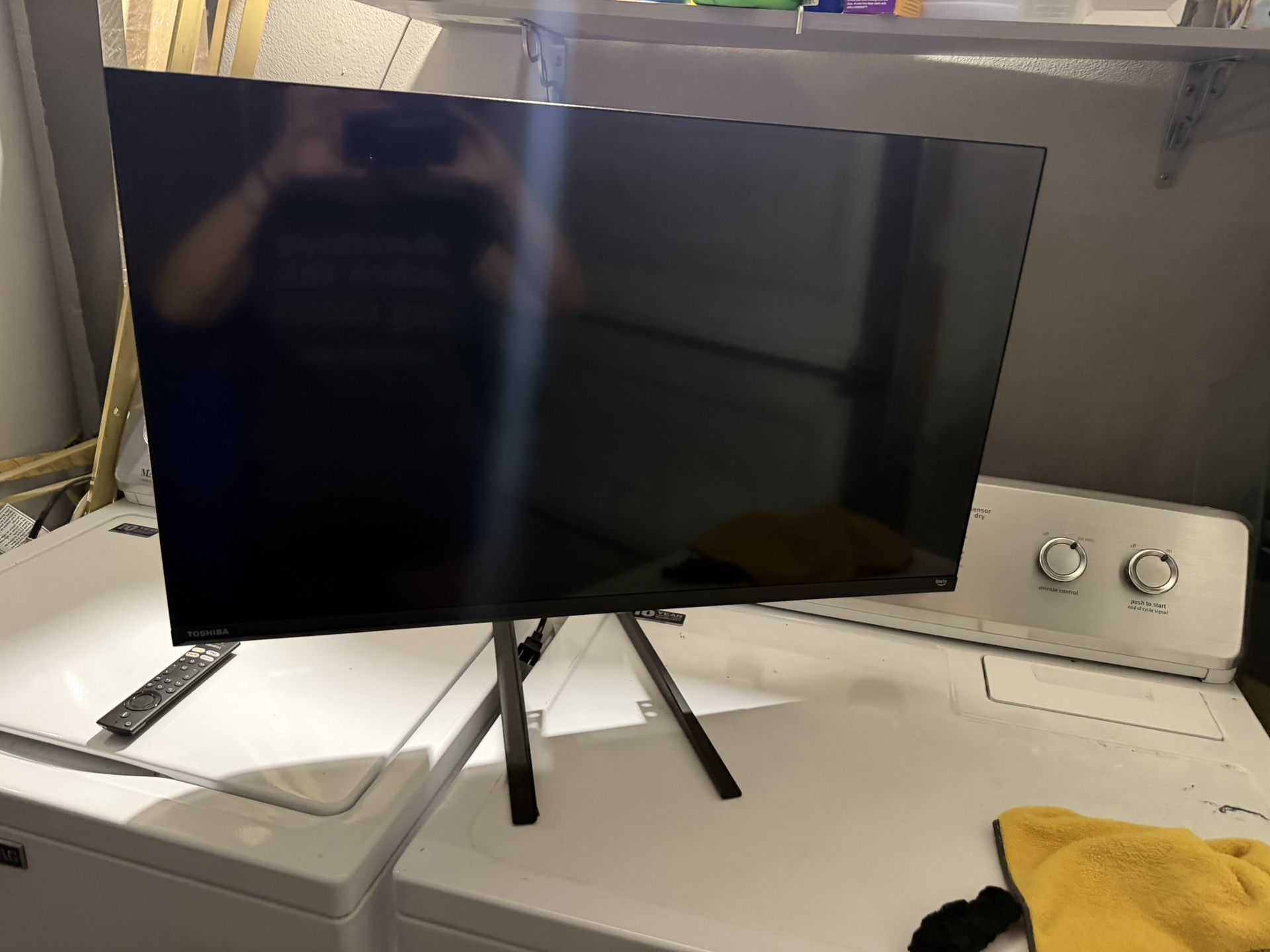 28 In Toshiba Smart Tv With Stand