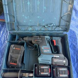 Bosch bulldog gbh18v-26 jackhammer with (3) 6.3 ah battery’s and charger  Made In German Germany