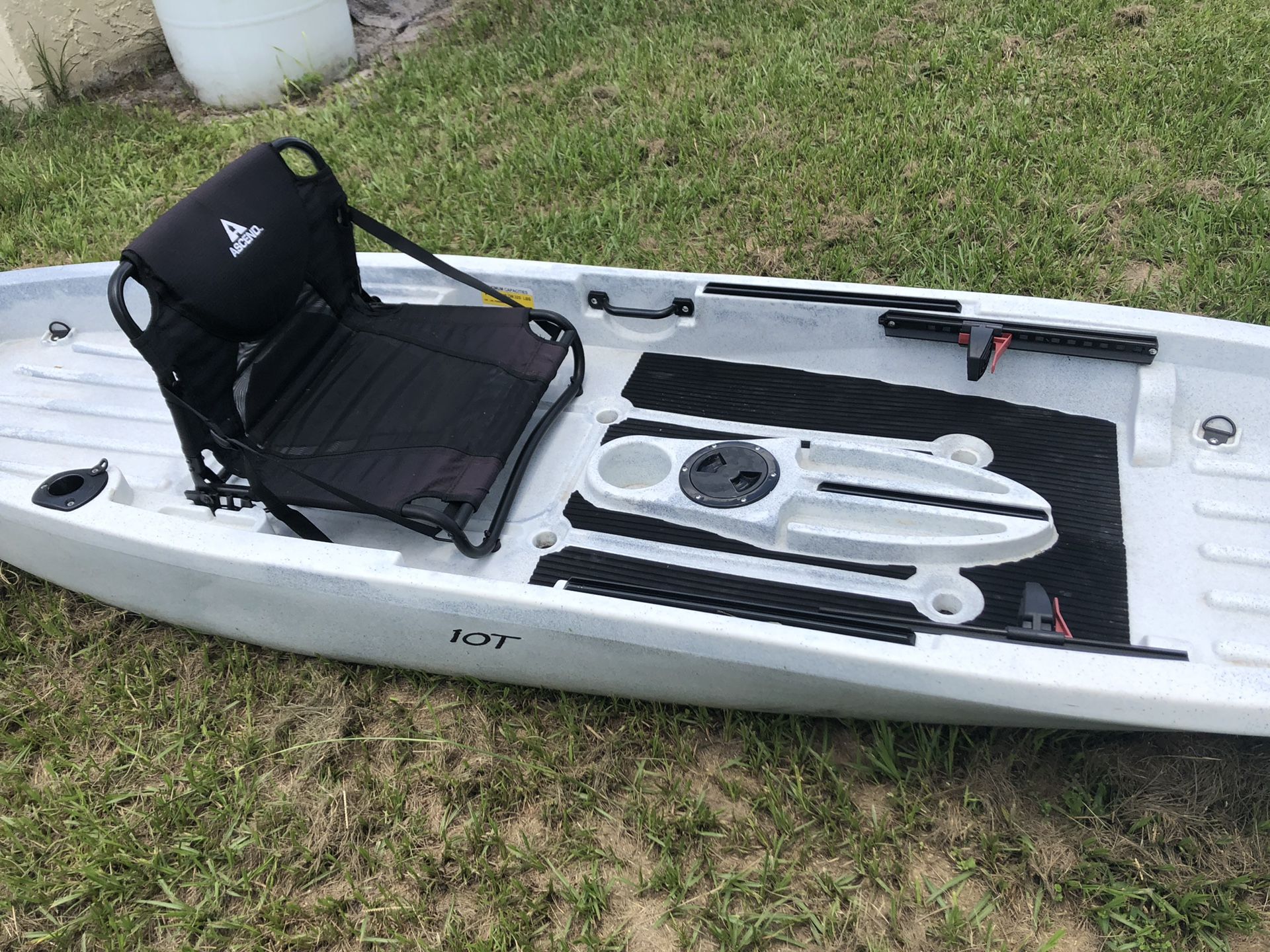 Ascend 10T StandUp Fishing Kayak for Sale in Orlando, FL OfferUp