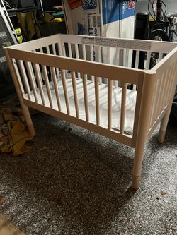Mini Crib With Mattress Pad