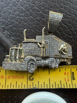 Charm 10k 9grams natural diamonds