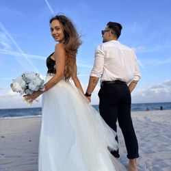 Elegant Black & White Gown with Pearls & Tulle Skirt – Worn Once