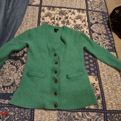 J Crew Woman's Green Cashmere Cardigan Size S used

Ptp 29
Length 26