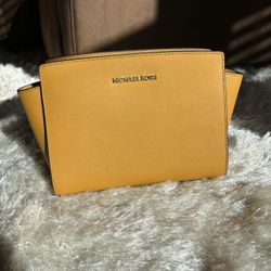 Michael Kors Selma crossbody