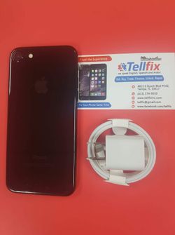 iPhone 7. Unlocked. 32GB. Like new. With warranty.