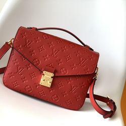 Pochette Métis Leather Messenger Bag in Red with Lock Closure