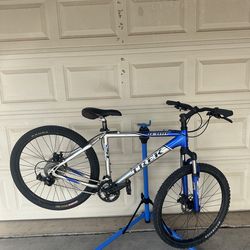 Trek ready to ride medium men’s mountain bike