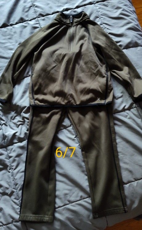 6/7 Boys Sweat suit
