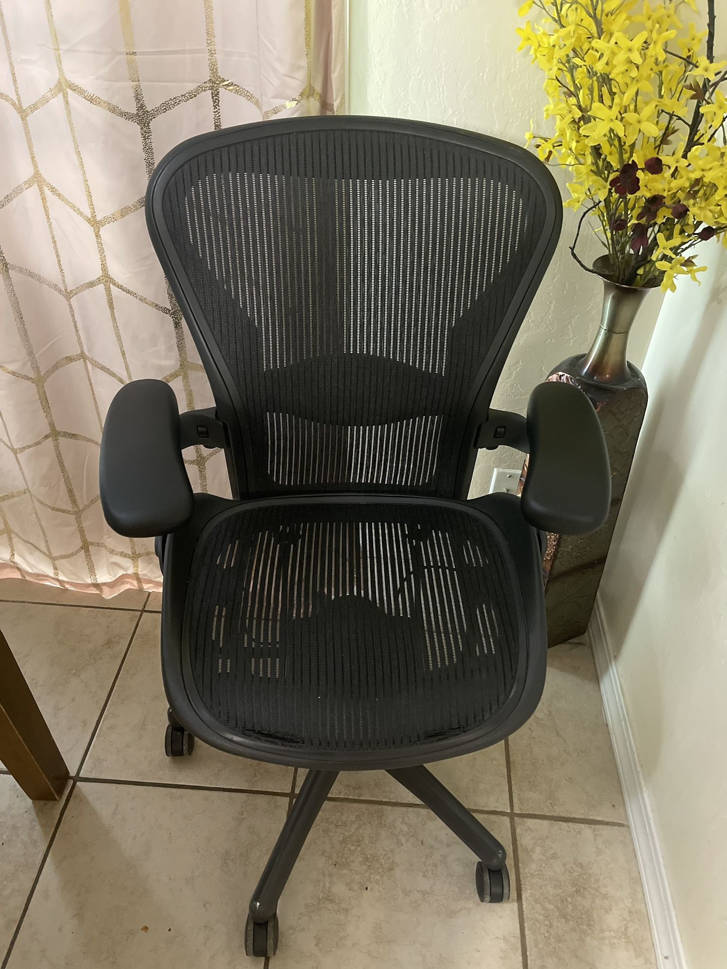 B Size Herman Miller Aeron chair