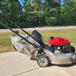 Honda 21"  Twin Blade Self Propelled lawn mower