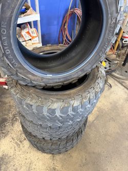 33/12.5/20 tires