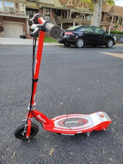 RAZOR E100 ELECTRIC SCOOTER