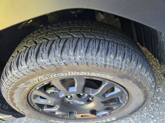 Set of 4 Yokohama Geolandar A/T G015 tires 235/60R17