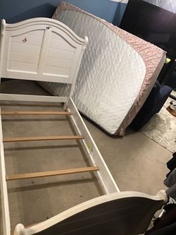 Girls twin bed