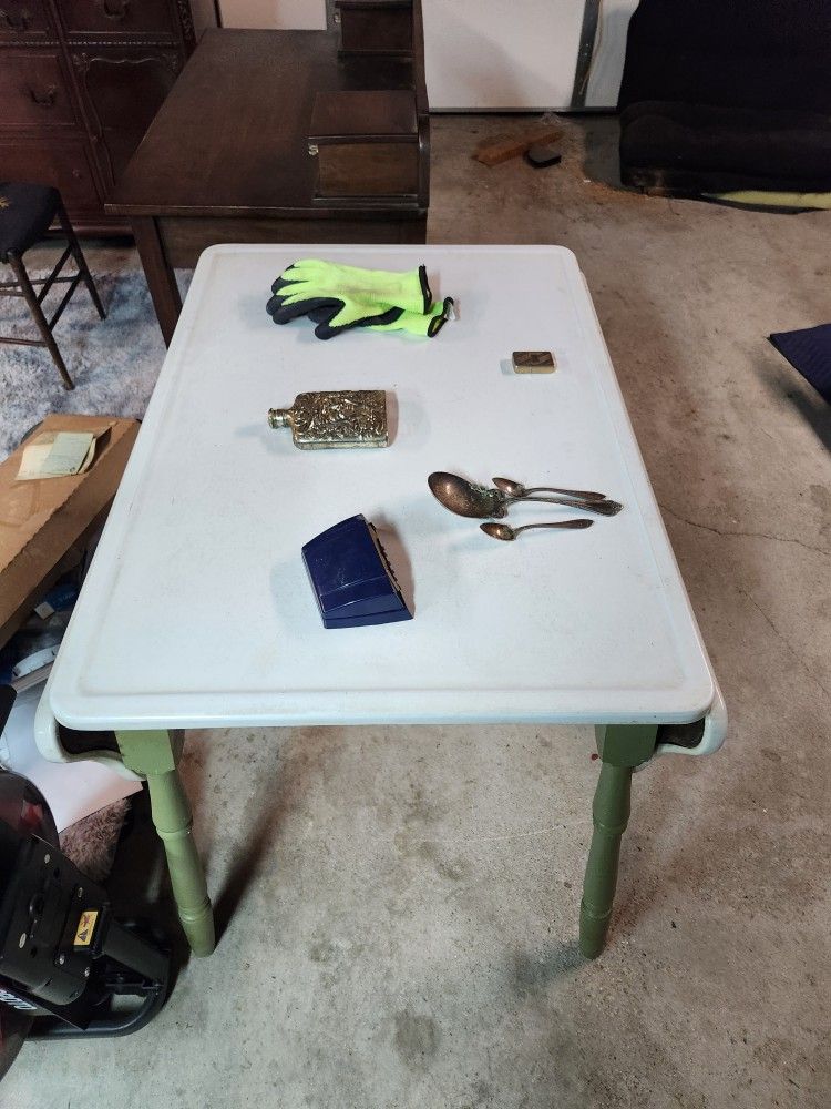 Vintage Leaf Top Table