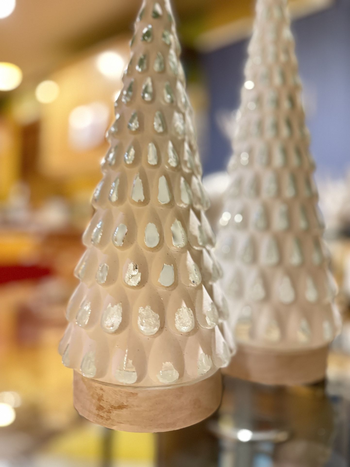2 Pcs White Christmas Cones