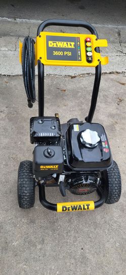 3600 PSI DEWALT HONDA PRESSURE WASHER.