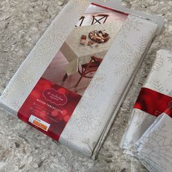 Tablecloth And Napkins