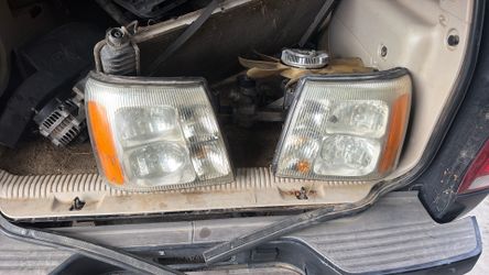 Cadillac Escalade headlights 2001 to 2005