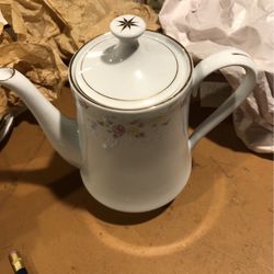 Vintage Jamestown Teapot
