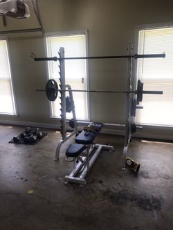 Gym quality weight bench and squat rack 415lbs