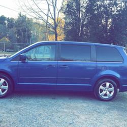 2010 Volkswagen Routan SEL loaded