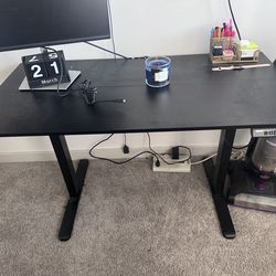 Adjustable desk