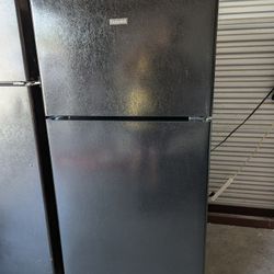Refrigerator Hotpoint By GE LIKE NEW. DELIVERY 🚚 AVAILABLE.