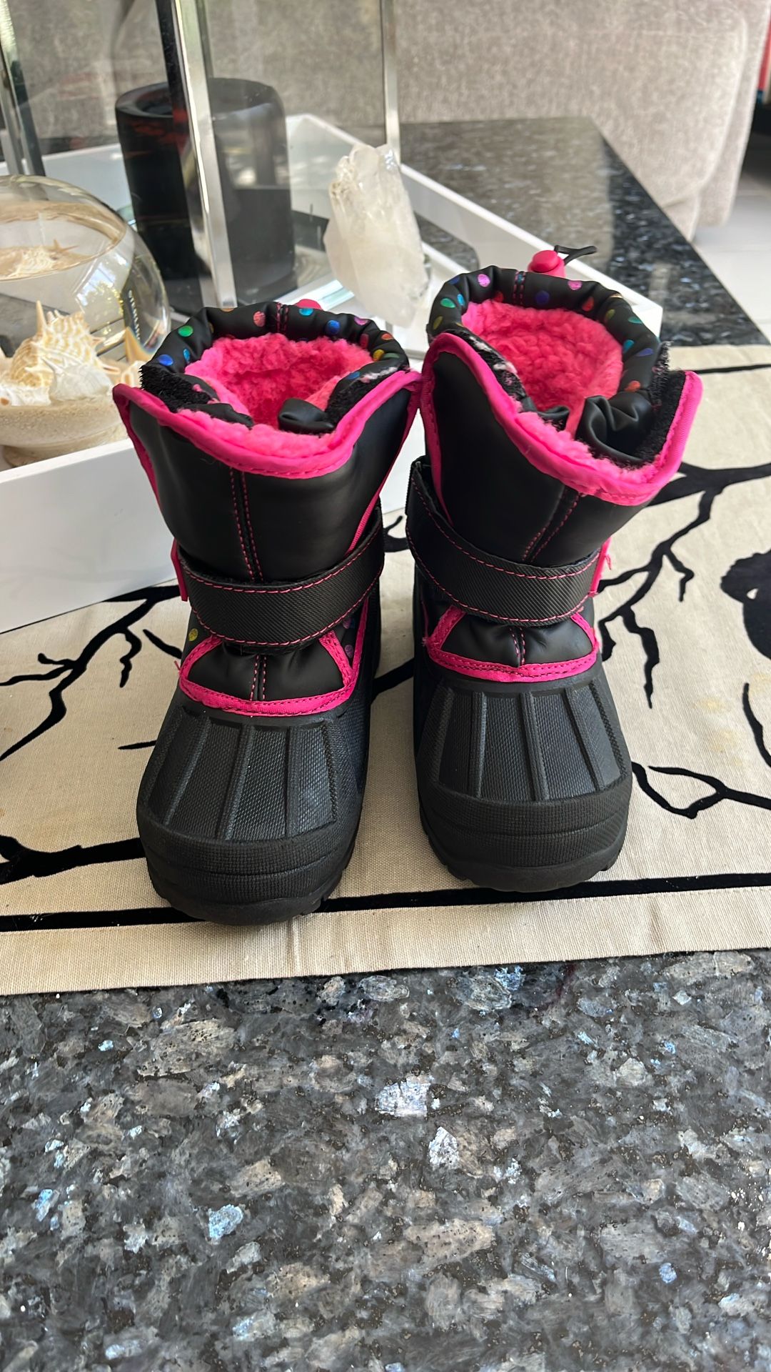 GIRLS BOOTS SIZE 4