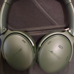 FOREST GREEN BOSE QUIET COMFORT HEADPHONES
