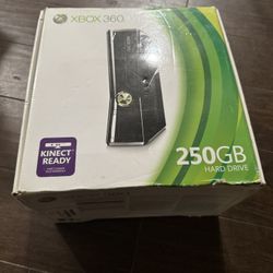 Microsoft Xbox 360 S Slim Gaming Console 250 GB Black, Controller