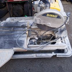 DeWalt Wet Saw 10 In Works Great No Stand