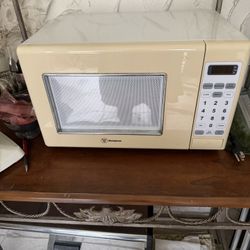 Westinghouse Microwave Never Used 