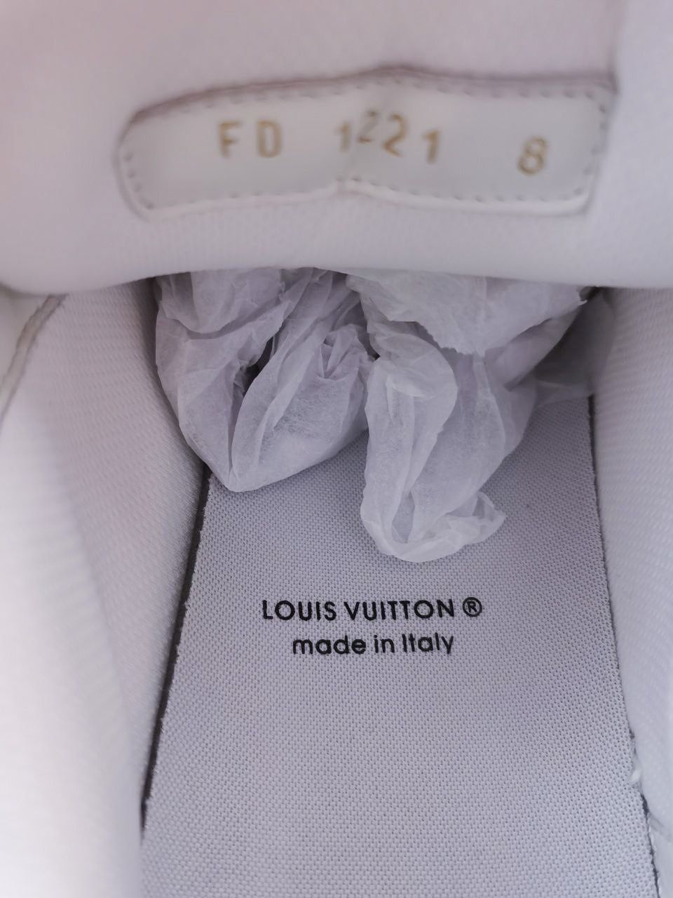 Paar schoenen, maat 9 Louis Vuitton, Tattoo trainer boot »  Onlineauctionmaster.com