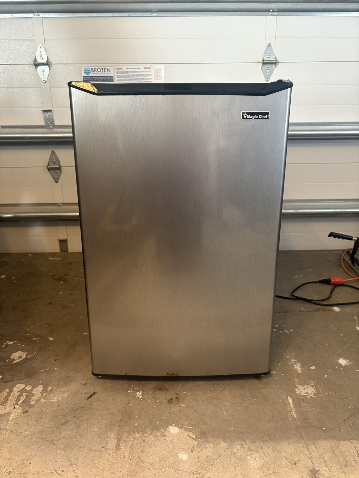 4.5 cu ft Magic Chef Mini Fridge With Freezer